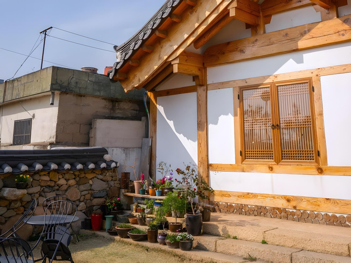 Exterior & Views 5, Gyeongju Woljeongheon Hanok Pension, Gyeongju