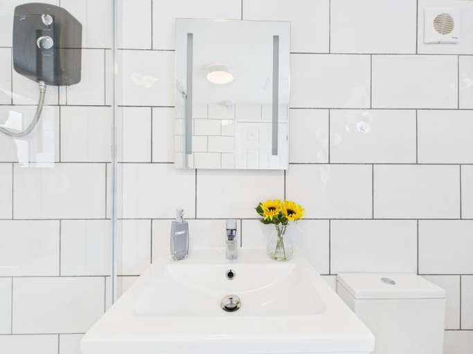 Bathroom 4, Jays modern guest house, Birmingham
