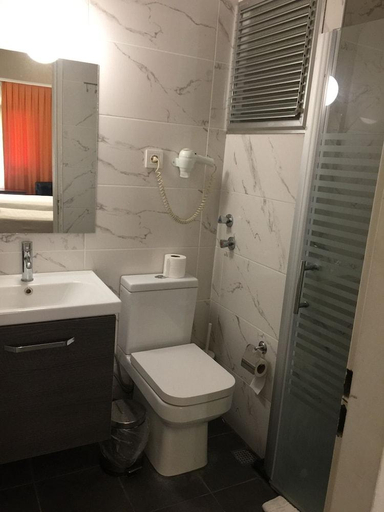 Bathroom 5, Otel Balca, Konak