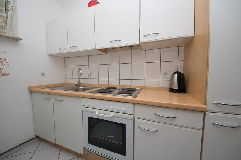 Others 5, House Ursic, Brela