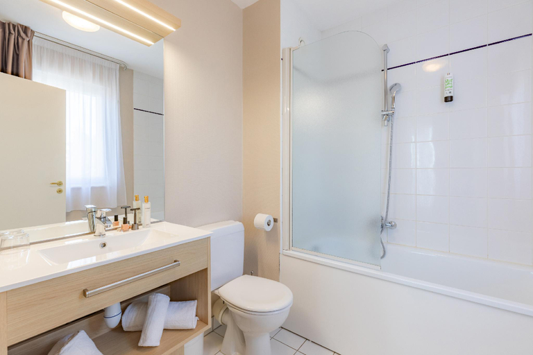 Bathroom 4, Appart'City Classic Arlon Porte du Luxembourg, Luxembourg