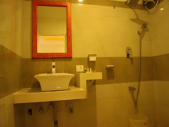 Bathroom 4, Paparazzi Resort , North Goa