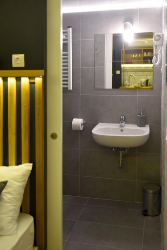 Bathroom 4, Walk Inn Vaci 78, Budapesti