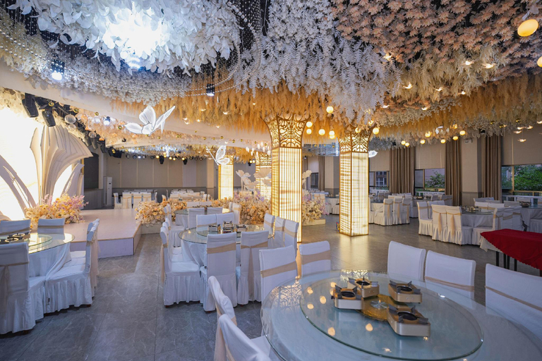 Food & Drinks, Vienna Hotel (Chibi Gaotiezhan), Xianning