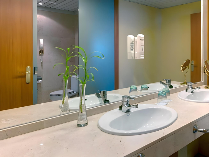 Bathroom 4, Exe Coruna, A Coruña