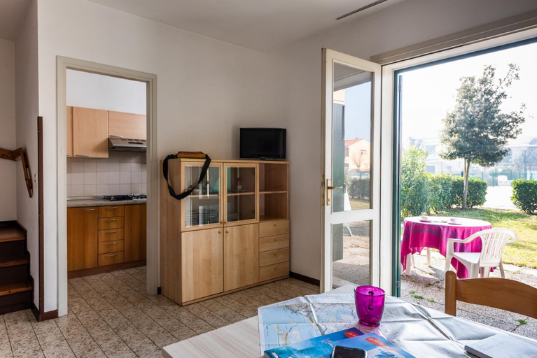 5, Sunny villa escape with private garden, Venezia
