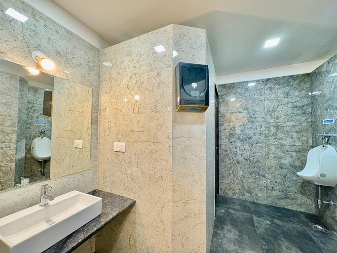 Bathroom 4, Honeybee Resort, Pune