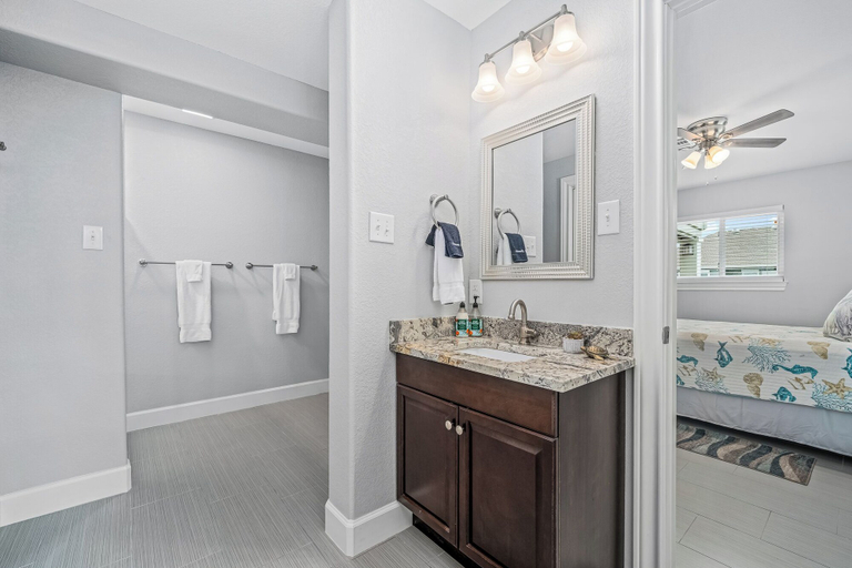 Bathroom 4, Edgewater Escape by Miss Kitty’s, Aransas