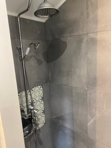 Bathroom 3, Ferme Fleurie, Saône-et-Loire