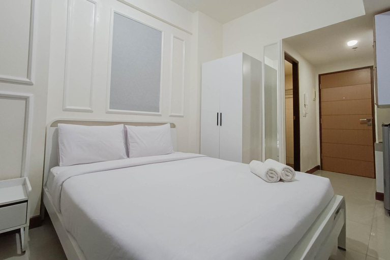 Bedroom 2, WhiteCozy Studio at Vida View Makassar By Travelio, Makassar