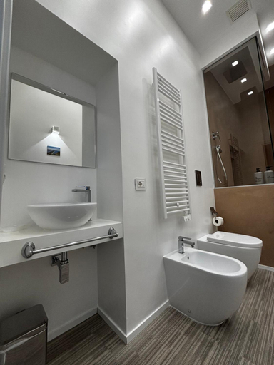 Bathroom 2, Suite and loft, Latina