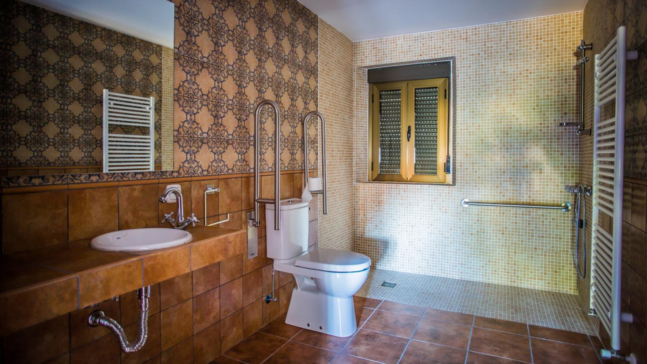 Bathroom 3, La Aldea Colorada, Valladolid