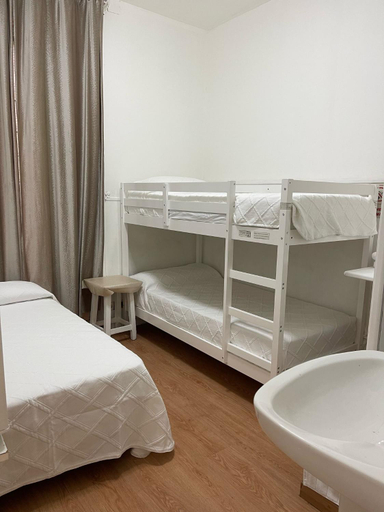 Others 4, HOSTAL DANIEL, Madrid