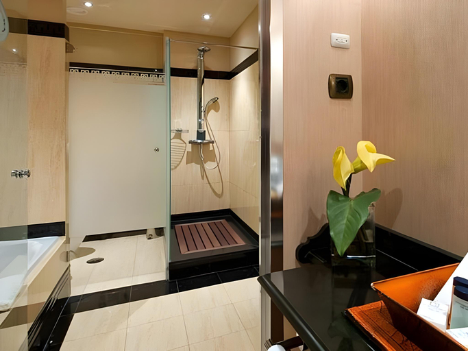 Bathroom 5, Elba Estepona Gran Hotel & Thalasso Spa, Málaga