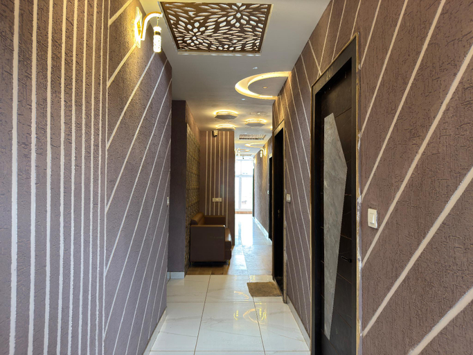 Public Area, Hotel Guruvayur Dham, Mathura