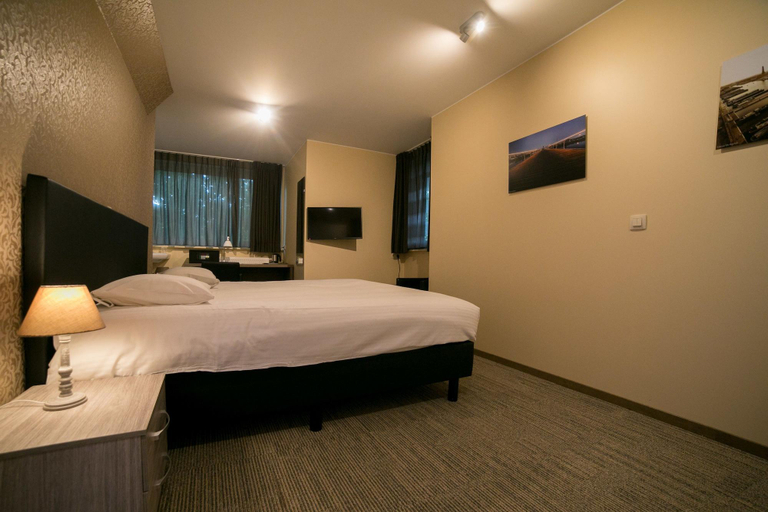 Bedroom 2, Hotel Orion, Oost-Vlaanderen
