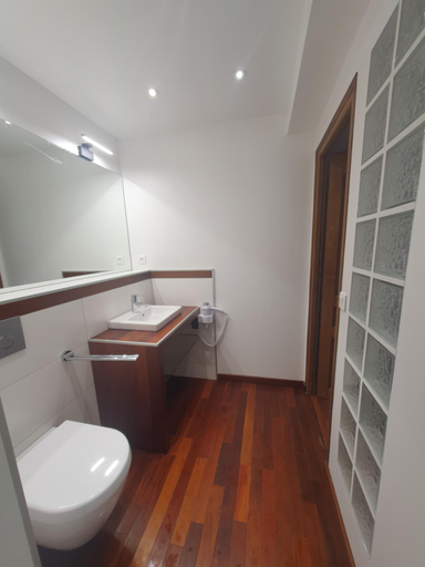 Bathroom 4, Les berges du Seudo, Tarn
