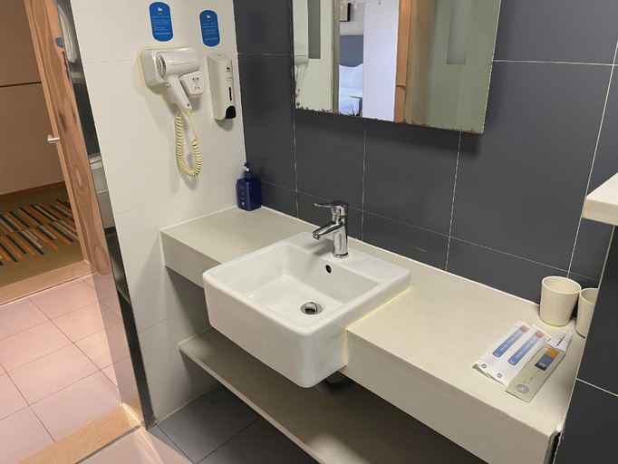 Bathroom 3, Hanting Hotel Xianyang Central Square, Xianyang