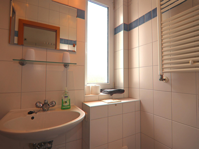 Bathroom 4, Stilvolle Wohnung mit Garten in Rerik, Rostock