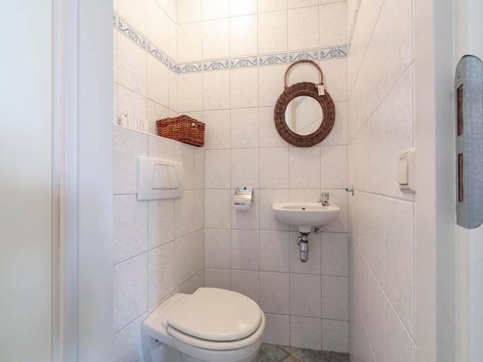 Bathroom 2, Wijde Blick 206 apartment in Callanstoog, Zijpe