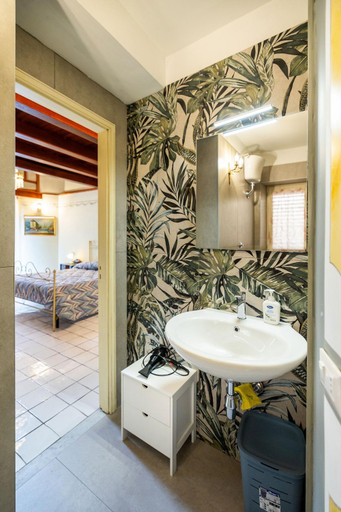 Others 5, Francy House, Palermo