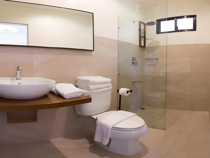 Bathroom 2, Azure Dive Resort, Dauin