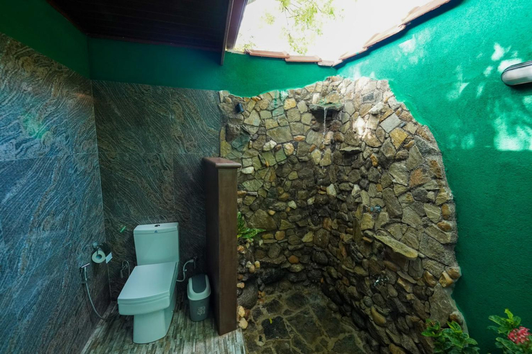 Bathroom 3, Sigiri Close-up View Guest, Dambulla