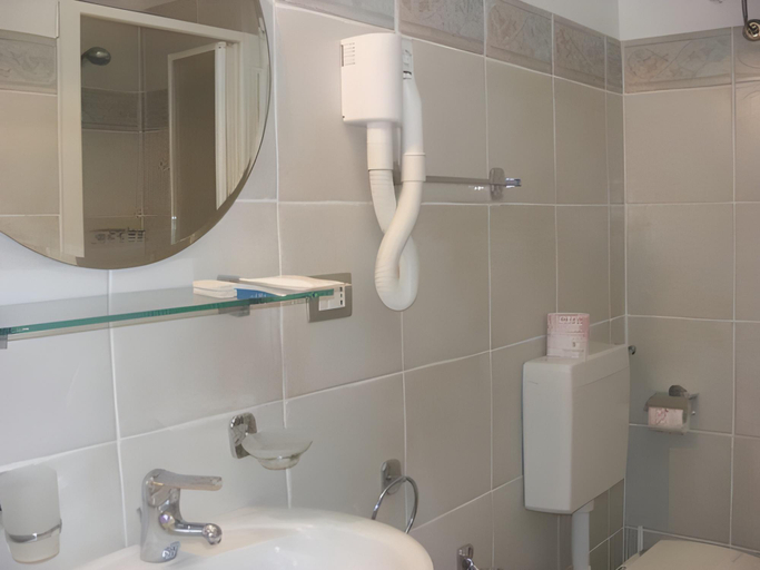 Bathroom 3, Casa Mafalda B&B, Messina