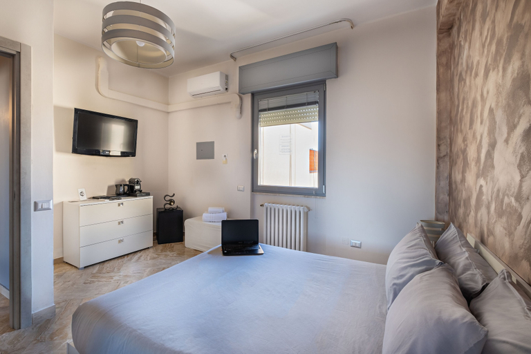 Bedroom 4, PENTHOUSE STATION LUXURY APTS LE DIMORE, Brindisi