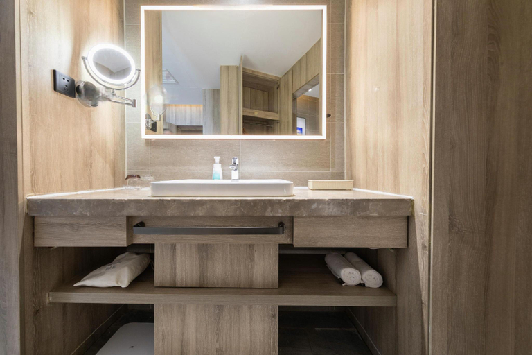 Bathroom 4, Atour Hotel Linyi High-Speed Railway Station Yimeng Bei Road, Linyi