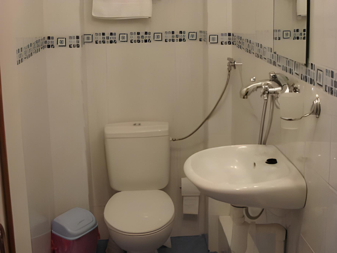 Bathroom 5, Avel Guest House, Stolichna