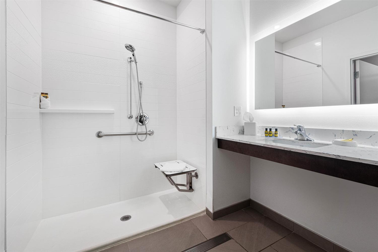 Bathroom 4, Best Western Plus New Richmond Inn & Suites, Saint Croix