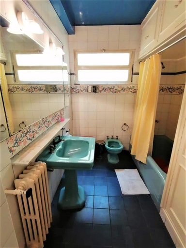 Bathroom 5, Alamo Hostel & Suites, Capital