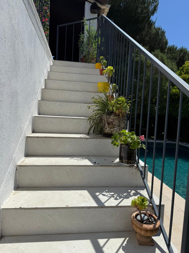 Others 4, Etage prive dans maison chaleureuse avec piscine, Alpes-Maritimes
