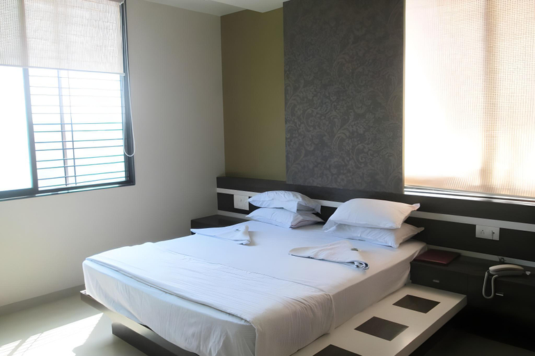 Bedroom, Hotel Radhekrishna, Solapur