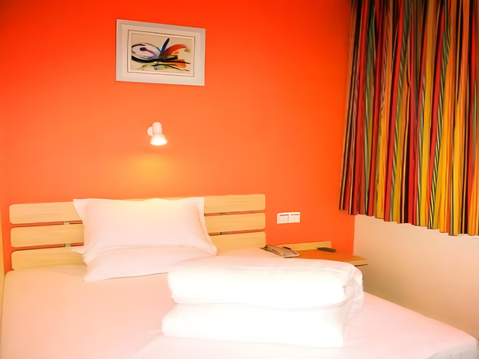 Bedroom 2, 7 Days Inn Baoding Railway Station, Baoding