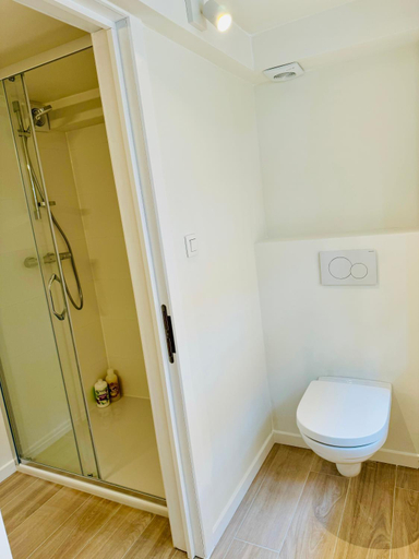 Bathroom 2, My Haus Saint Catherine, Bruxelles