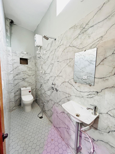 Bathroom, Hotel Tanya Palace, Gwalior