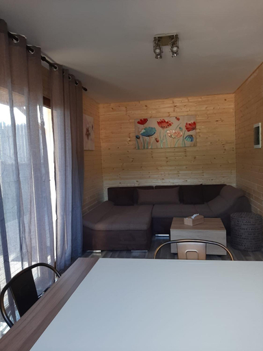 5, Casute la munte, Rasnov