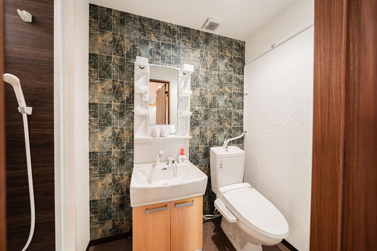 Bathroom 3, Osaka ShinImamiya Hanazonocho 4ppl House Namba USJ, Osaka