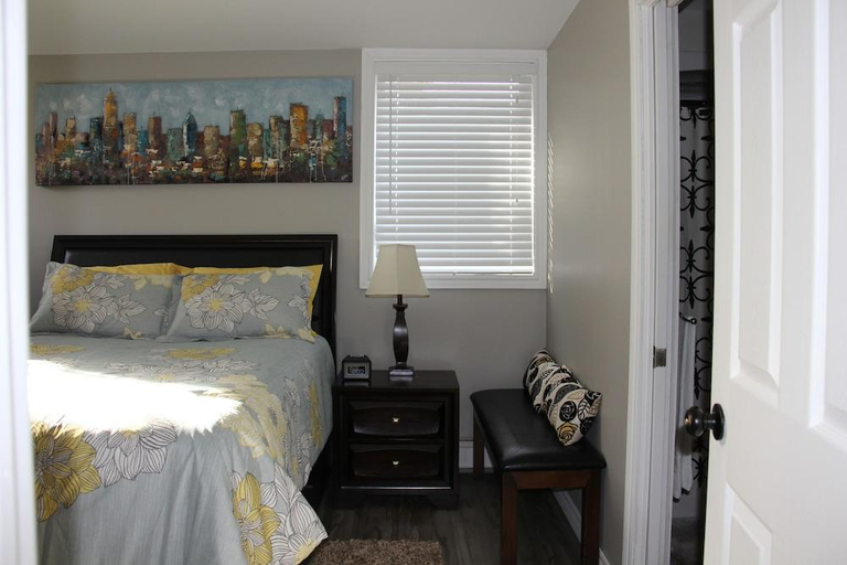 Others 2, Serendib Bed and Breakfast, Queens