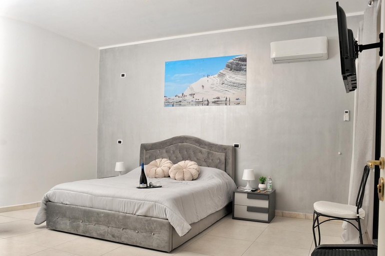 Others 5, Elsa cori me, Agrigento