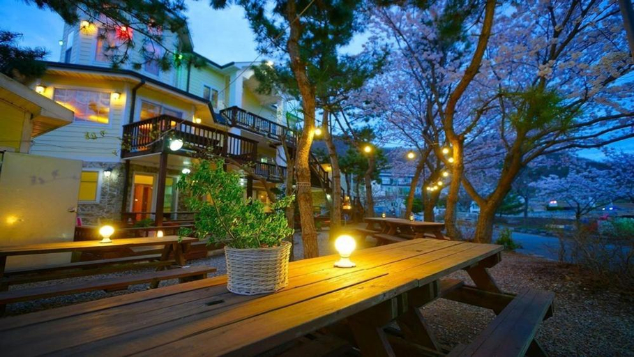 Others 5, Buan bada yeohang pension, Buan