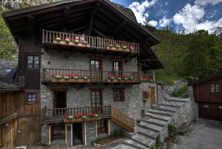Entrance 5, Residence CAV Emile Rey, Aosta