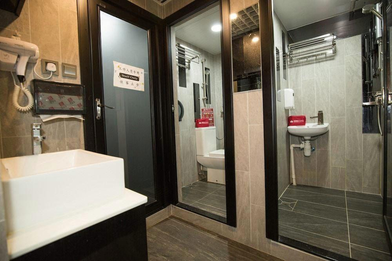 Bathroom 4, Zixin Motel, Kowloon