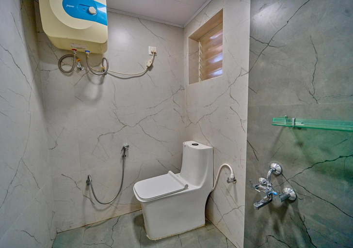 Bathroom 4, Vihani's Western Clouds by VOYE HOMES, The Nilgiris