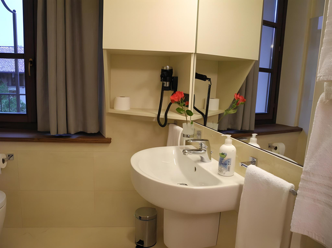 Bathroom 2, Borromeo Rooms Bed & Living, Monza and Brianza