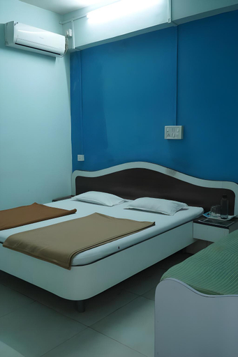 Bedroom, Hotel Rajesh Deluxe , Kolhapur