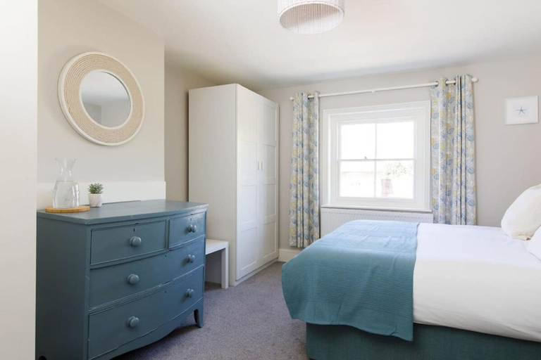 Bedroom 2, Stylish Apartment Gastro Pub in West Wittering, West Sussex