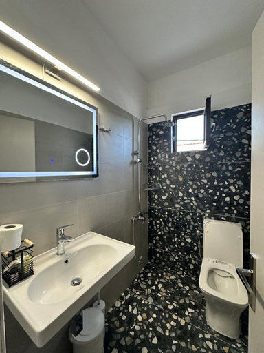 Bathroom 3, Tsimiklis Apartments, Peloponnese